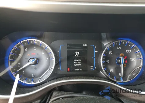 2020 Chrysler Voyager Lxi из США, поврежденный, VIN 2C4RC1DG3LR176174